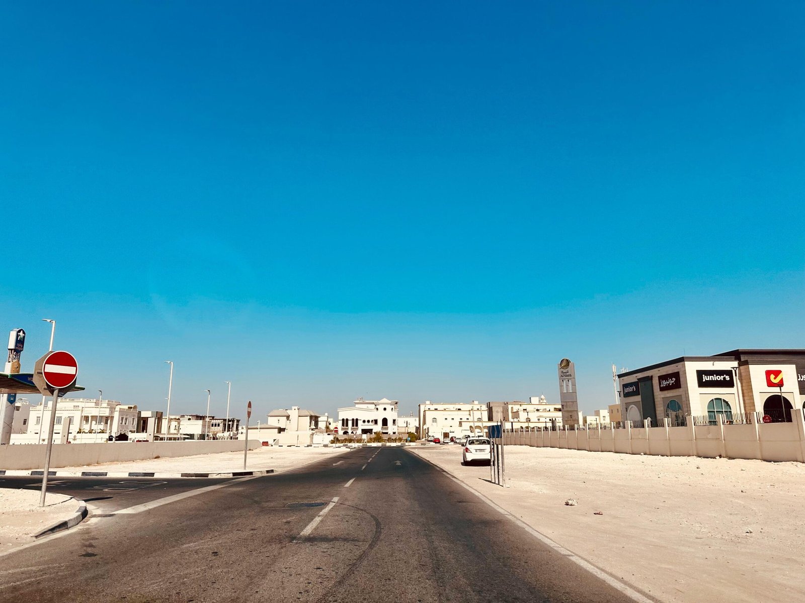 Qatar real estate market 2025 – modern skyline of Doha and Lusail City